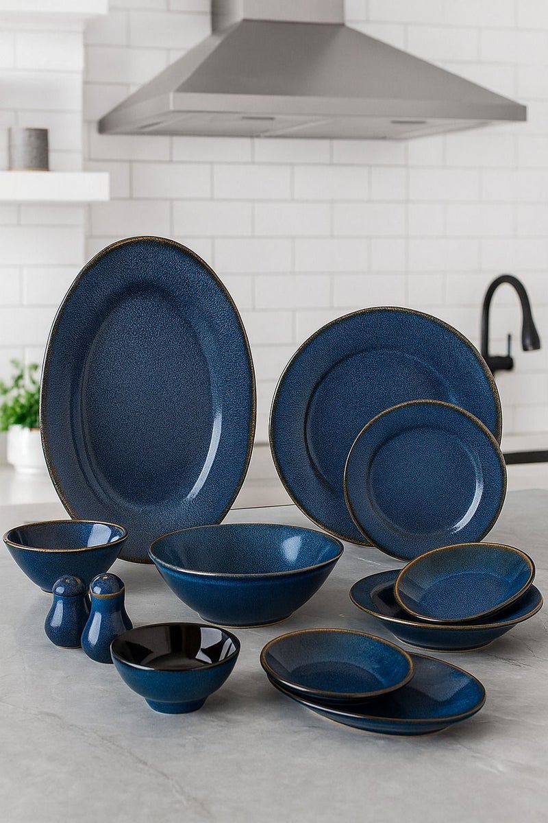 تراست طقم سفرة بورسلين 72 قطعة باللون الأزرق المقاسات: 8 صحون عشاء (10 إنش), 8 صحون عشاء (7 إنش), 8 صحون شوربة (8 إنش), 8 صحون شوربة (6 إنش), 2 زبدية شوربة (9 إنش), 8 زبادي شوربة (5 إنش), 4 صحون بيضاوية (14 إنش), 8 زبادي بيضاوية (7.5 إنش), 8 زبادي أرز (5 إنش), 8 ملاعق (5 إنش), 1 مملحة (3.5 إنش), 1 فلفلية (3.5 إنش)