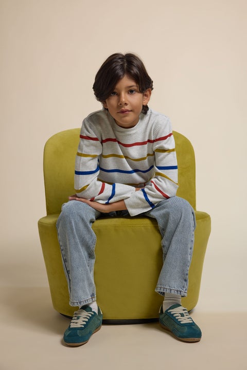 بلوفر بياقة دائرية وقصة عادية للأولاد