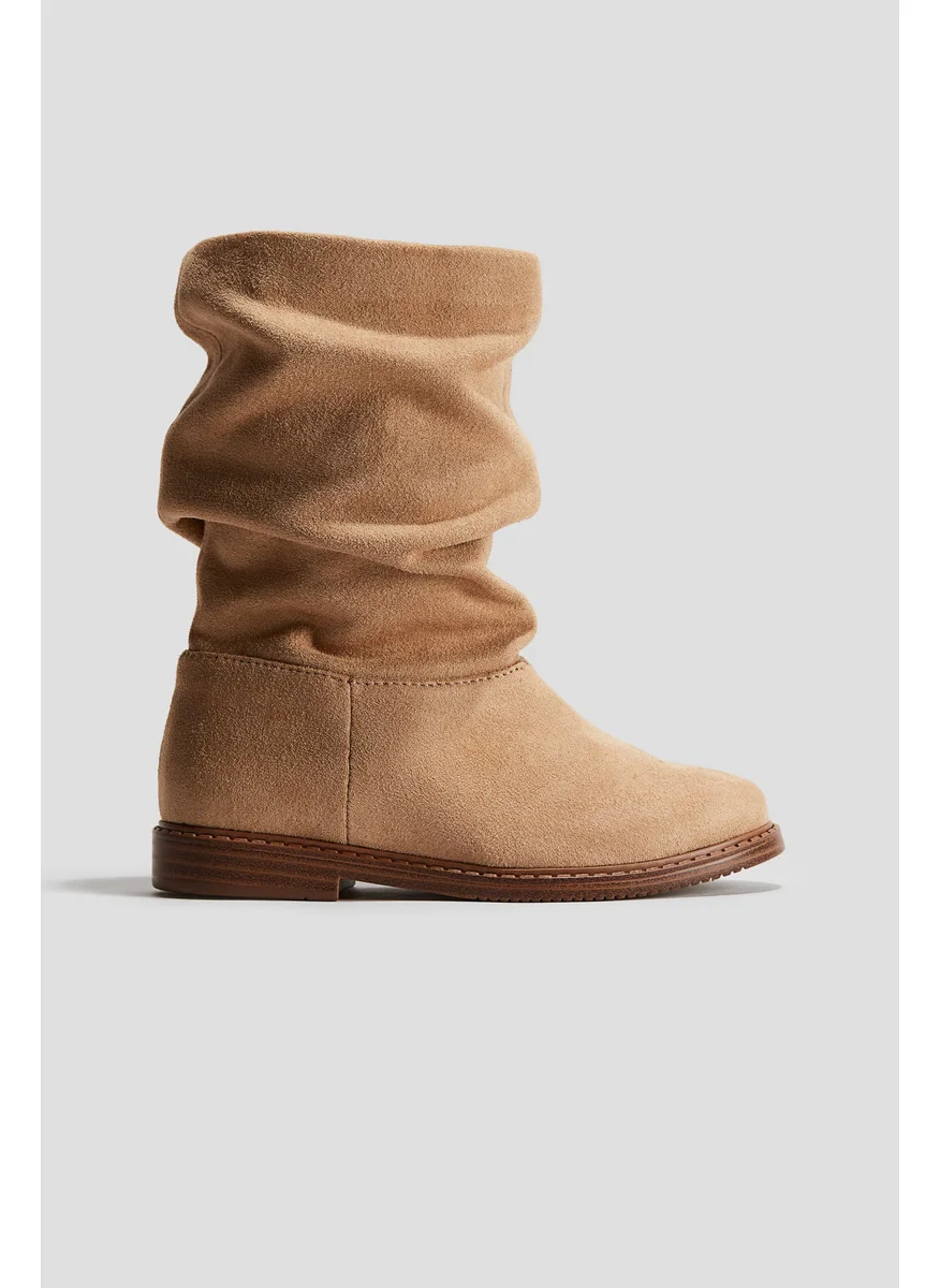 اتش اند ام Boots