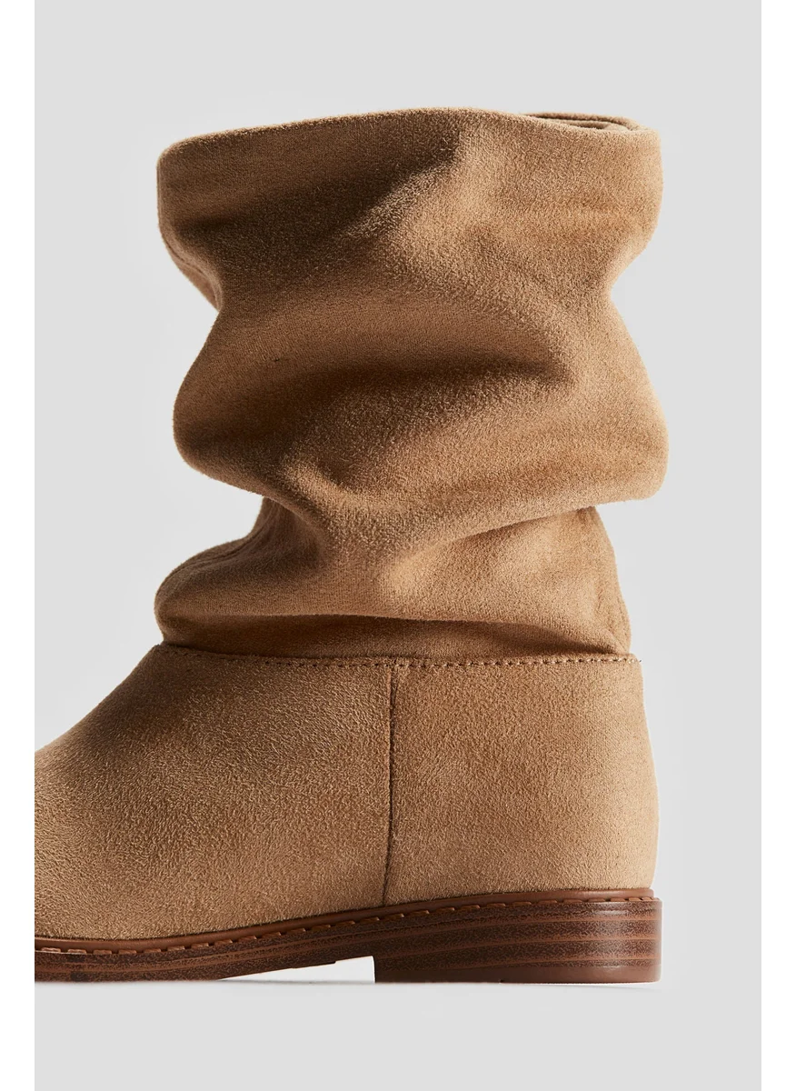 اتش اند ام Boots