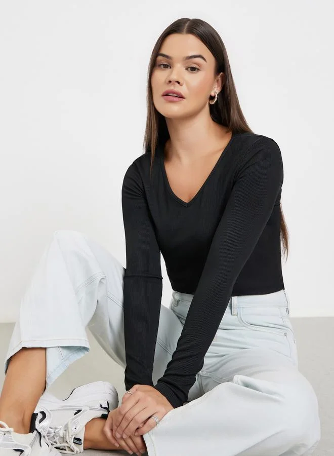 ستايلي بلوزة بنمط لف وأكمام طويلة