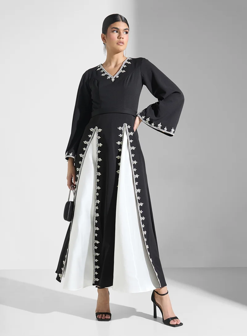 Akadia Fashion V-NECK 2 TONE SLITS CREPE DRESS