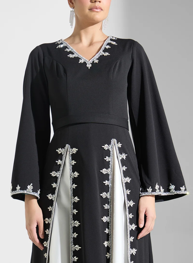Akadia Fashion V-NECK 2 TONE SLITS CREPE DRESS