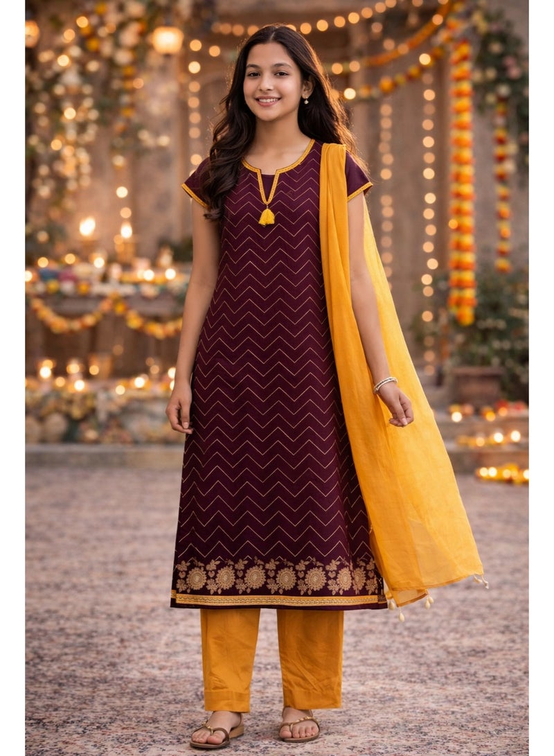 جوليتي إل إل سي طقم فستان تقليدي للبنات – عمر 14–15 سنة | 3 قطع مع شال قطني (فستان، بنطال ووشاح) | عنابي وخردلي - Image 1