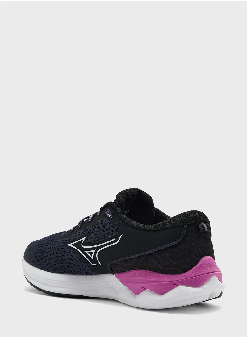 Mizuno Wave Revolt 3