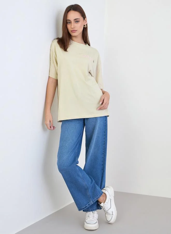 ستايلي تيشيرت واسع بطبعة كتابة