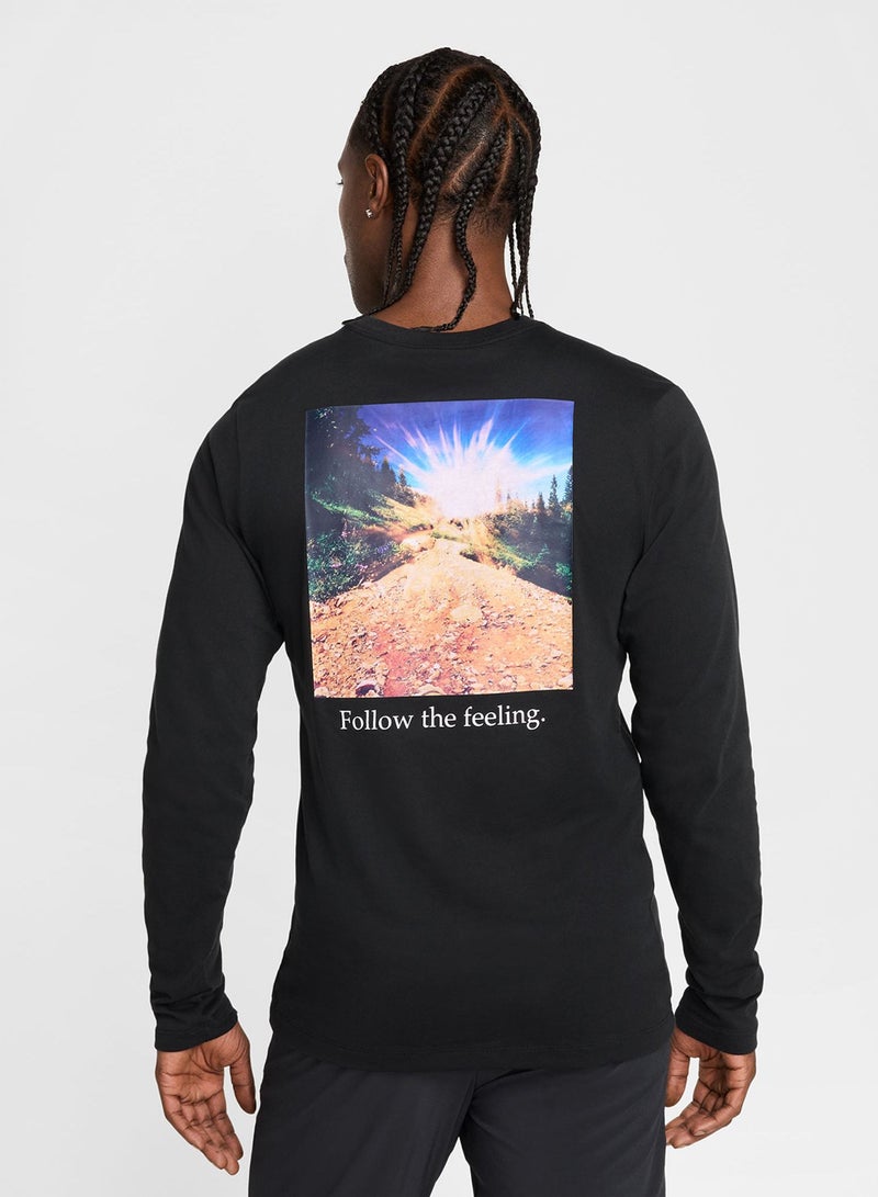 Nike Dri-Fit Trail Seasonal T-Shirt - Image 2