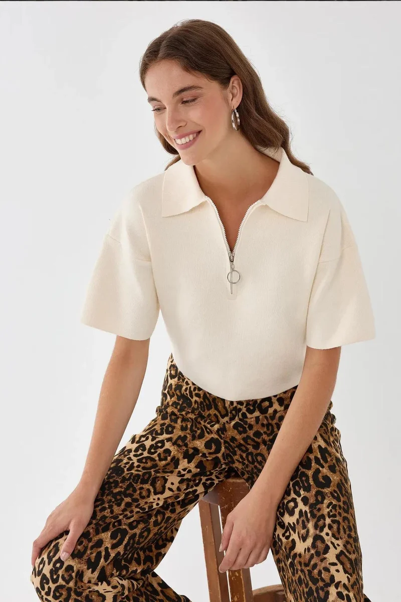هيكاب Knitted Zipper Collar Top