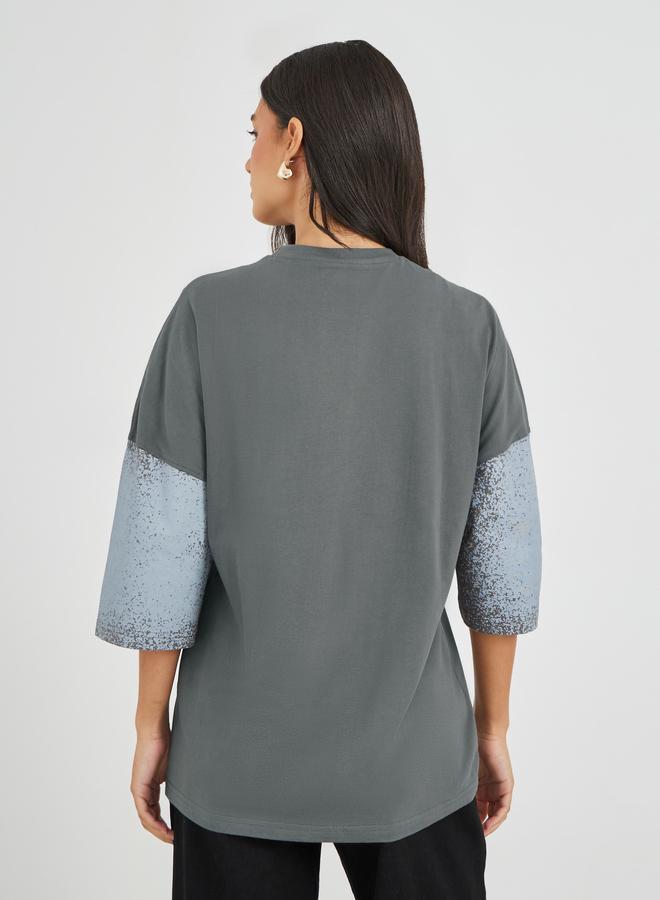 Styli Spray Painted Exaggerated Shoulder Oversized T-Shirt with Eyelet Detail - Image 4