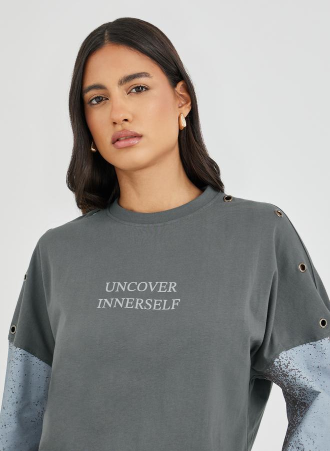 Styli Spray Painted Exaggerated Shoulder Oversized T-Shirt with Eyelet Detail - Image 3