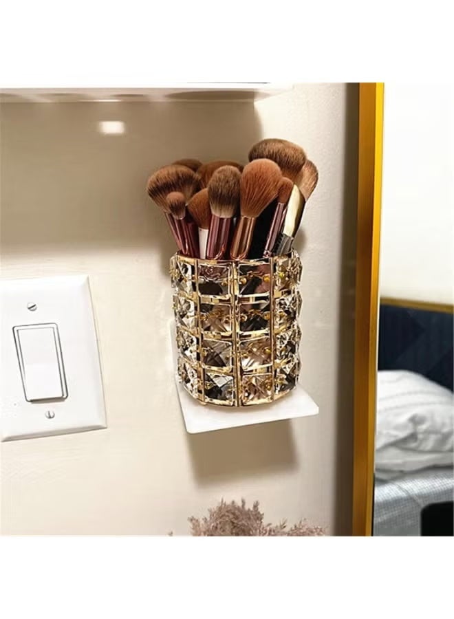 حامل فرش مكياج كريستال ذهبي فخم – منظم مكتبي وديكوري للفرش، الأقلام والأدوات الصغيرة – تصميم زجاجي هندسي عصري متين للحمام، التسريحة والمكتب – قطعة أنيقة توفر تنظيم مثالي وتوفير للمساحة (1 قطعة) - Image 4