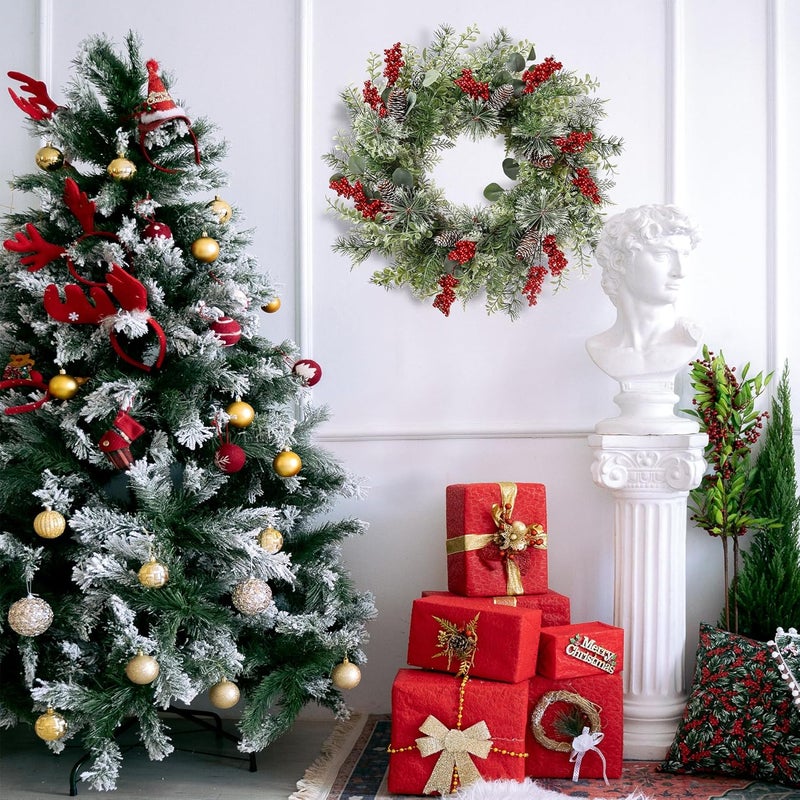 Sggvecsy إكليل عيد الميلاد الصناعي 21 بوصة لمدخل الباب مع توت أحمر وأوراق الصنوبر وكونات الصنوبر وزهور الأوكاليبتوس وزينة عيد الميلاد المعلقة للجدران والديكور الخارجي للمنزل والنوافذ - Image 5