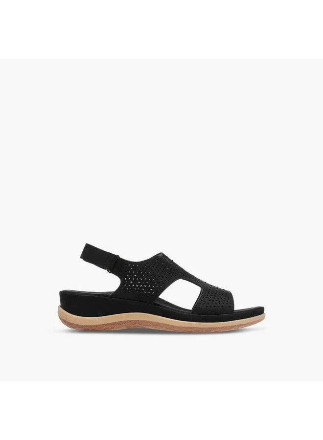 لو كونفورت صنادل نسائية بحزام بتفاصيل مقصوصة بالليزر وإغلاق بشريط لاصق