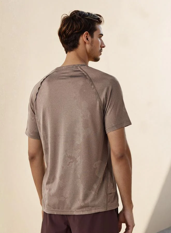 Splash Active  Regular Fit Raglan Sleeves Seamless T-shirt for Men | Best Price UAE