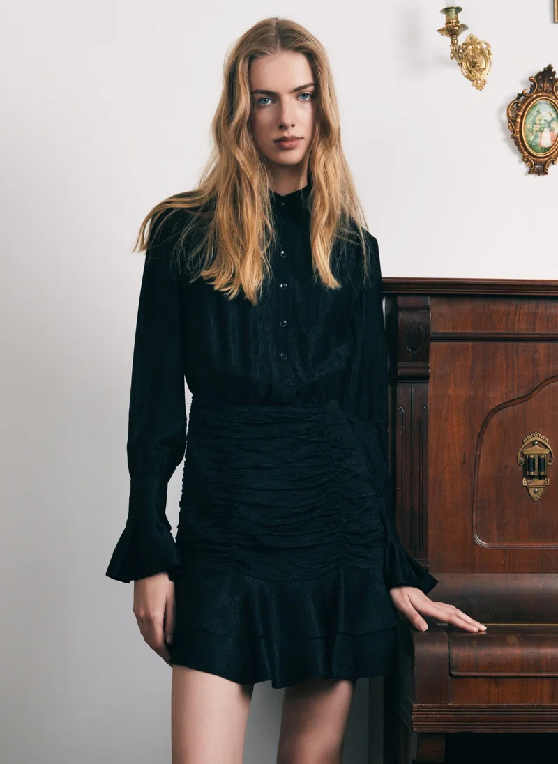 ليتشي فستان قصير مع تنورة مجمعة وأزرار صغيرة متطابقة