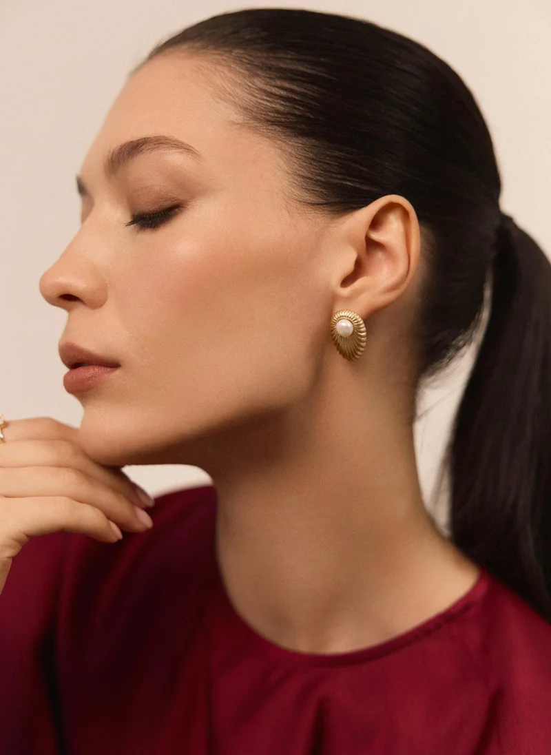 Lichi Oval stud earrings with a ribbed texture