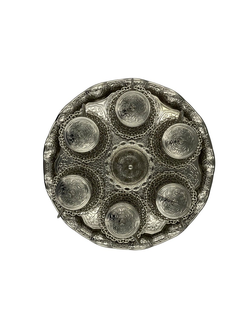 أكار طقم قهوة تركية فاخر لـ 6 أشخاص بالتراث العثماني الأنيق مع صحون، حوامل، أغطية فناجين، صينية وطبق مغطى للحلويات – باللون الفضي الساحر – صناعة تركية - Image 3