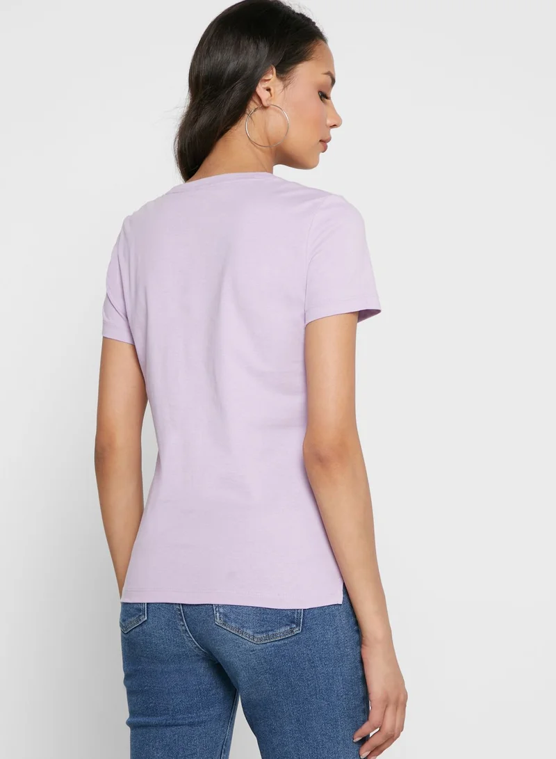 GUESS Logo T-Shirt