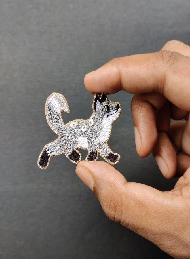 Abeo Handmade Fox Brooch, Beaded Embroidery, 5-6 cm, Grey and Black, Animal Design - Image 5
