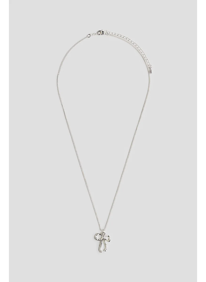 H&M Pendant Necklace