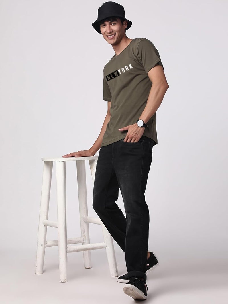 adro تي شيرت ADRO للرجال باللون الأخضر الزيتوني مع تصميم جرافيك نيويورك - Image 5