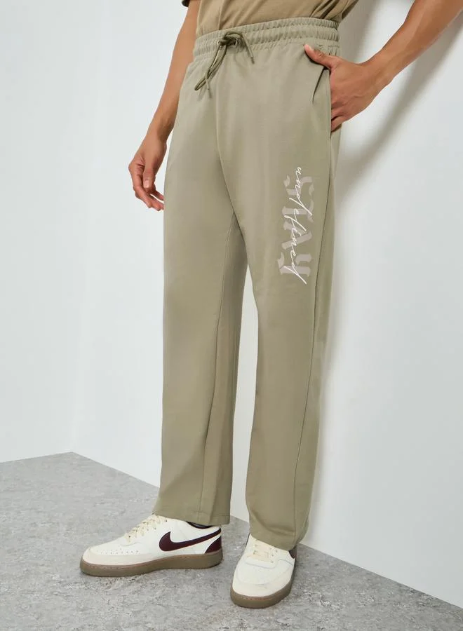 Styli Men Green Graphic Print Relaxed Joggers