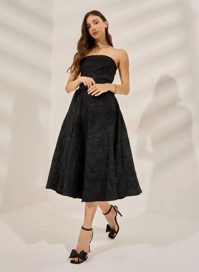 ستايلي فستان ميدي جاكار بكسرات وياقة باندو