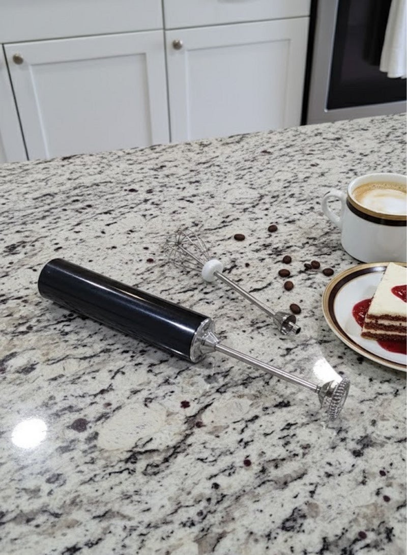 أداة خفق لبن، محمولة مع مضربين للبيض من فولاذ مقاوم للصدأ أداة خفق القهوة، خلاط صغير بـ3 سرعات قابلة للتعديل لكابتشينو ولاتيه وقهوة وبيض وشوكولاتة ساخنة، أسود (يعمل ببطارية) - Image 2