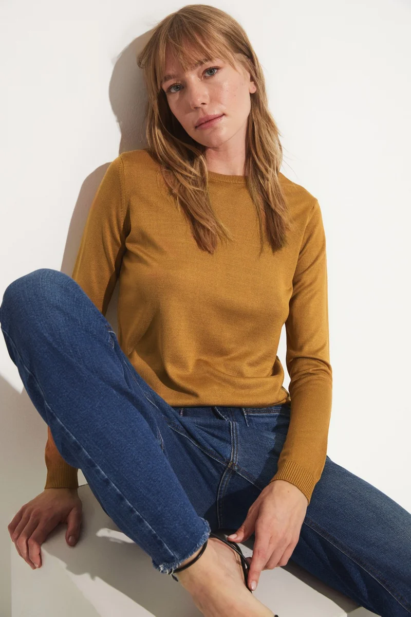 جون Women's Exclusive Viscose Blend Regular Fit Crew Neck Knitwear Sweater