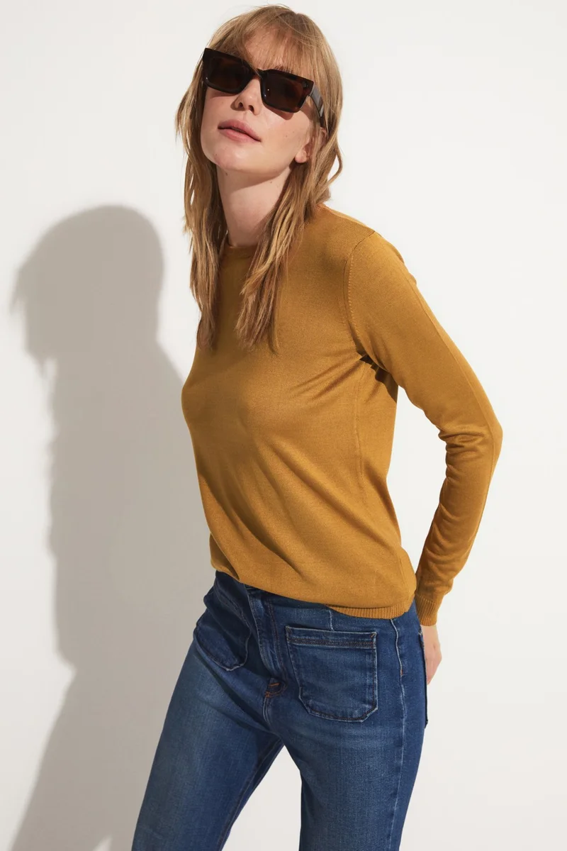جون Women's Exclusive Viscose Blend Regular Fit Crew Neck Knitwear Sweater
