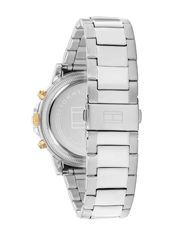 تومي هيلفيغر ساعة كوارتز بعقارب وسوار من الستانلس ستيل