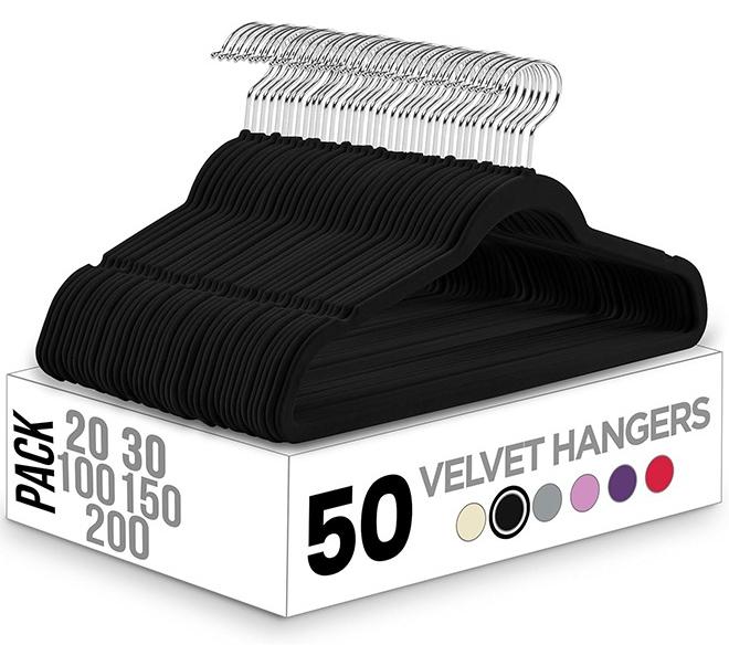 شماعات ملابس مخملية شماعات بدلات متينة شماعات بألوان زاهية شماعات معاطف خفيفة الوزن وموفرة للمساحة للخزانة، 50 قطعة، أسود - Image 1