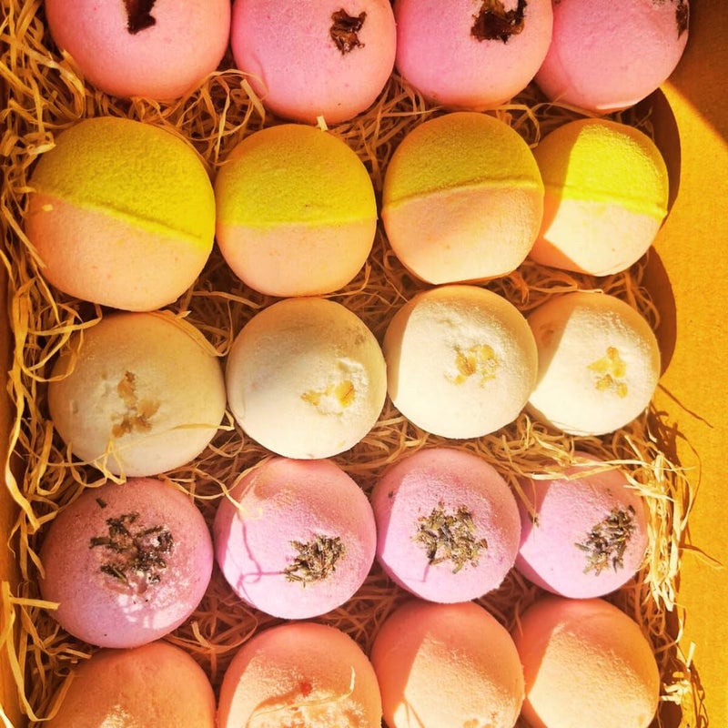Aaranyam  Bath Bomb  Rose Lavender Pink Salt Oats Citurs Refreshing hot water bath hydrating moisturizing enchanting Fizzy Aromatic Bath Bomb 75 g each  Pack of 20 Gift for women  men - Image 1