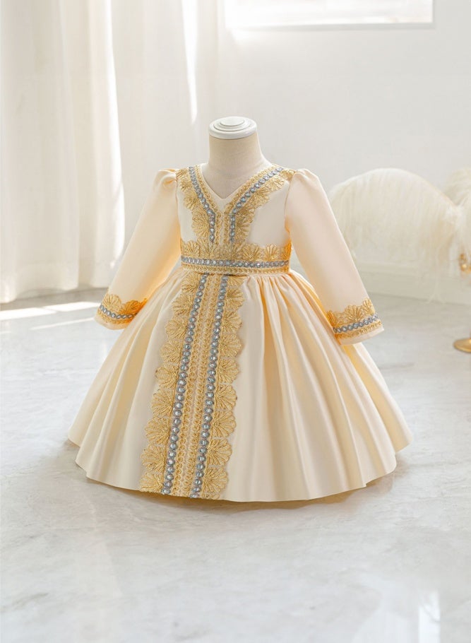 شبيلي فستان أميرة عربية للفتيات بياقة على شكل V وأكمام طويلة من القطن بتطريز ذهبي، بطانة ناعمة وتنورة دوّارة مريحة للبنات من عمر 1 إلى 5 سنوات، مناسب ليوم الثقافة وفعاليات المدرسة وأعياد الميلاد وهدايا عيد الفطر ورمضان - Image 2