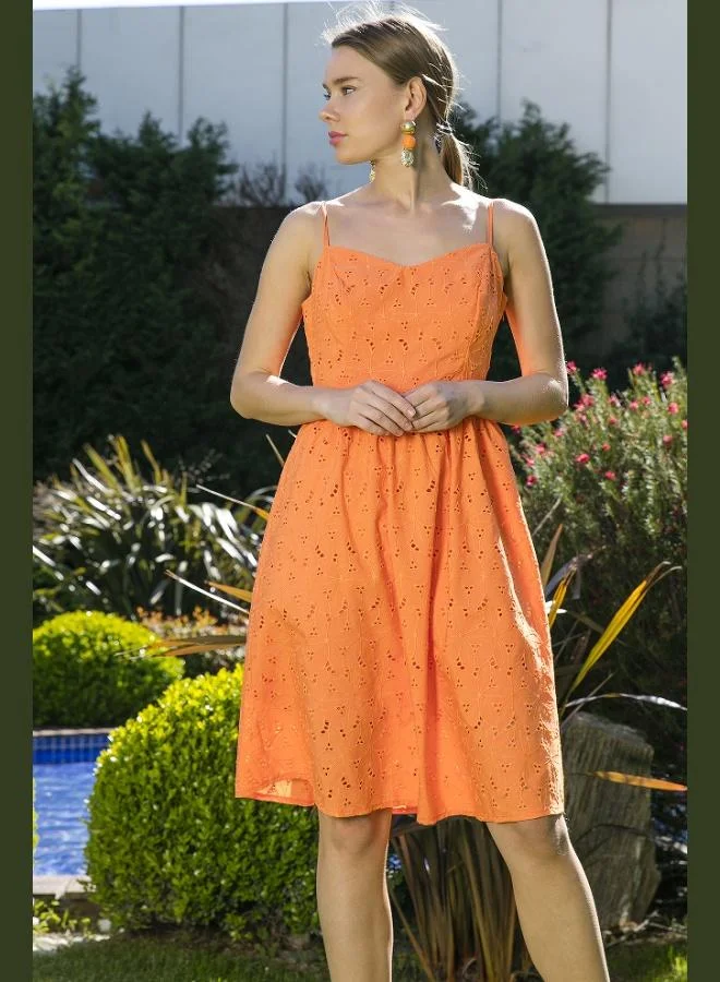 ليلا فستان ميدي قطن مزين بتطريز بياقة على شكل قلب للنساء