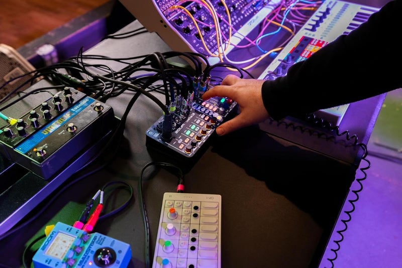 ZOOM Zoom LiveTrak L-6 Portable Digital Mixer - Image 4