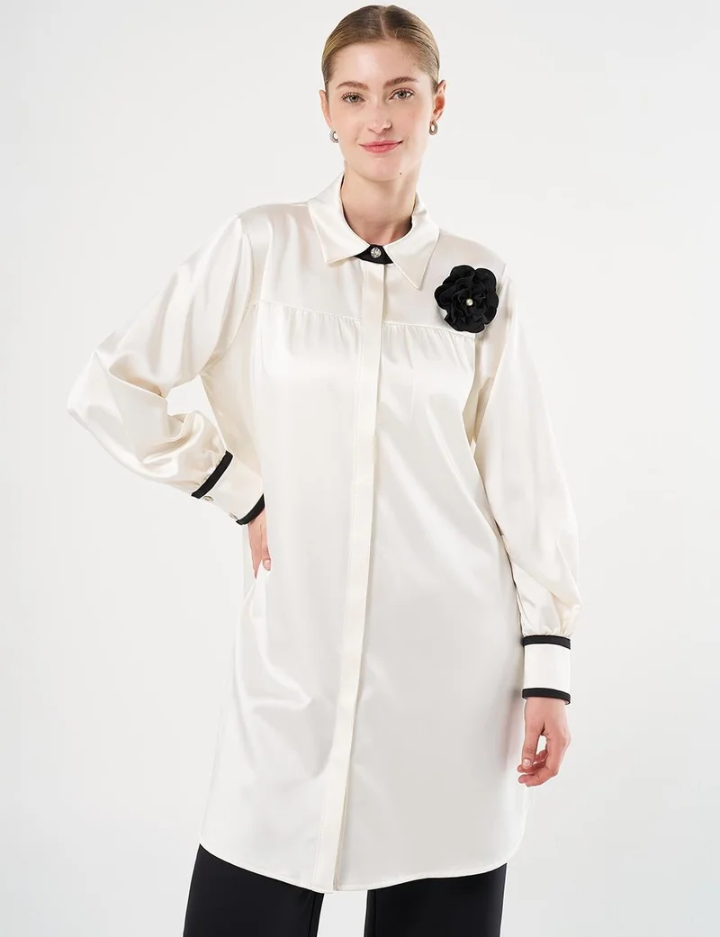 كايرا تونيك ساتان بتفاصيل زهور بلون الإكرو