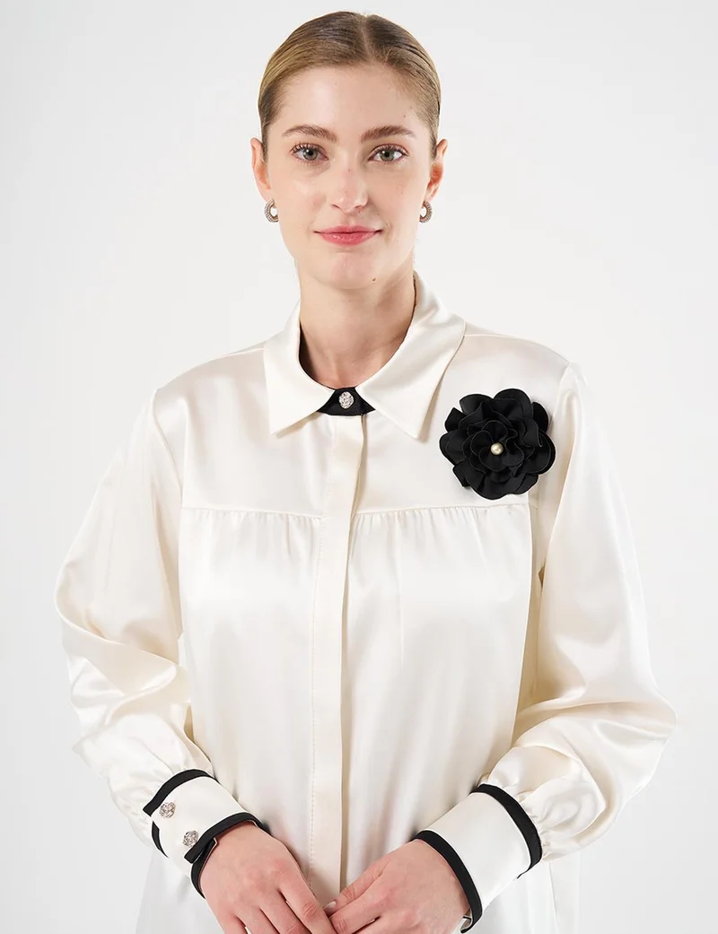 كايرا تونيك ساتان بتفاصيل زهور بلون الإكرو