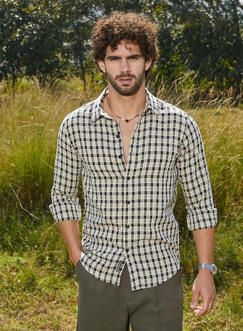 كامبوس سوترا قميص رجالي كاروهات كحلي وأبيض مريح للارتداء اليومي