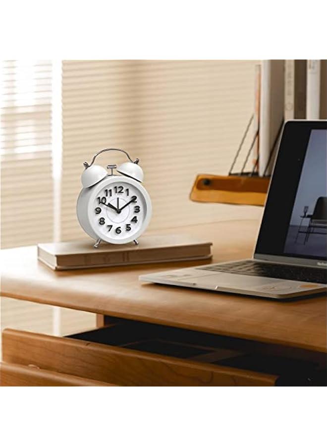 ساعة منبه صغيرة بصوت عالٍ للنائمين العميقين، ساعة منبه ثنائية الجرس تعمل بالبطارية، ساعة تناظرية مع ضوء لغرفة النوم، بيضاء - Image 2