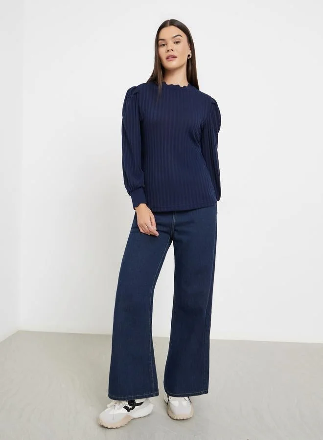 ستايلي بلوزة بتفاصيل محبوكة وأكمام طويلة