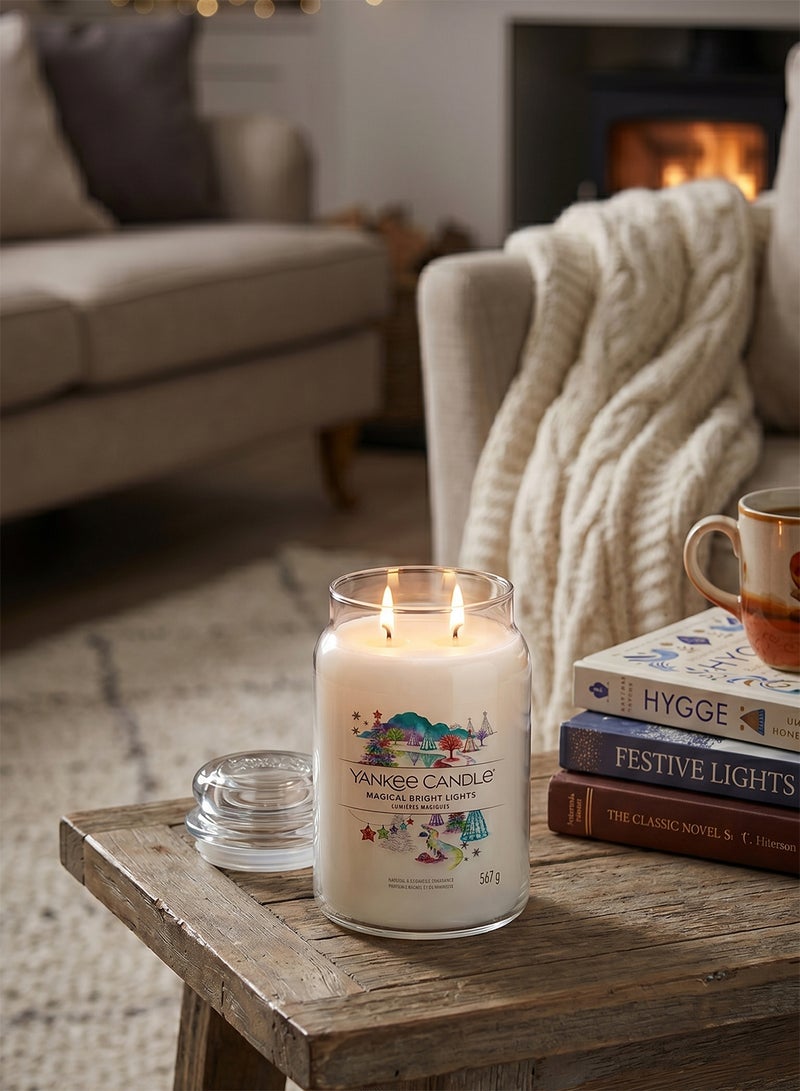 YANKEE CANDLE شمعة معطرة بتوقيع - 567 جرام | أضواء سحرية مشرقة | شمعة ذات فتيلين - Image 4