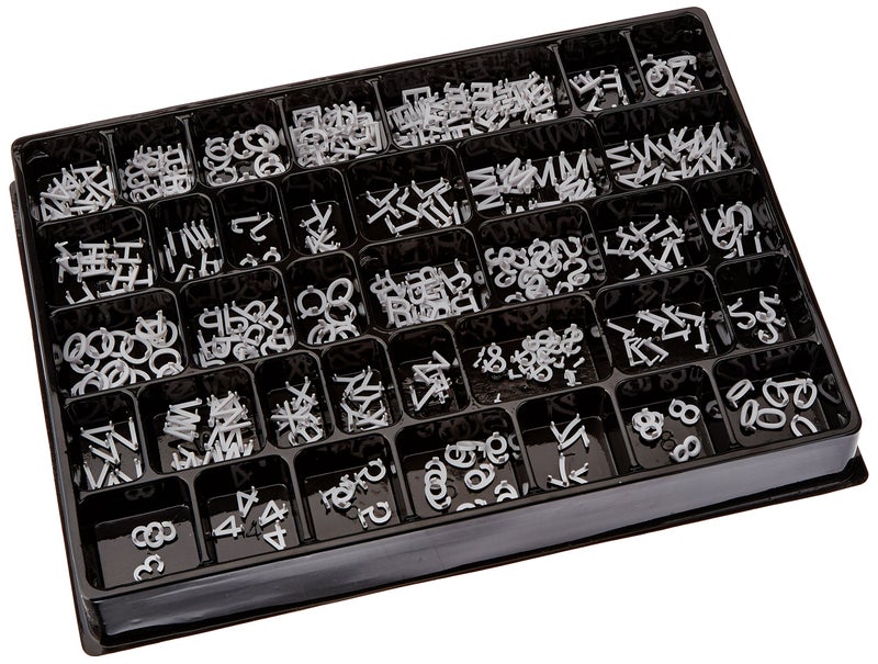 شخصيات كواترت للوح الحروف المصنوعة من اللباد، 0.5 بوصة، هيلفيتيكا، أبيض، 300 حرف ورقم ورمز (4421)