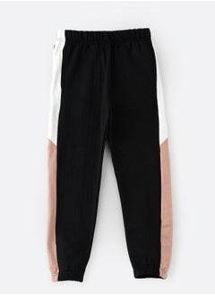 Knitted jogger with multi fabric at side seam - pzsku/ZE34258030574F28538FFZ/45/_/1669726137/d4654650-b1f9-4e2e-b3b0-7e2fe63551ca