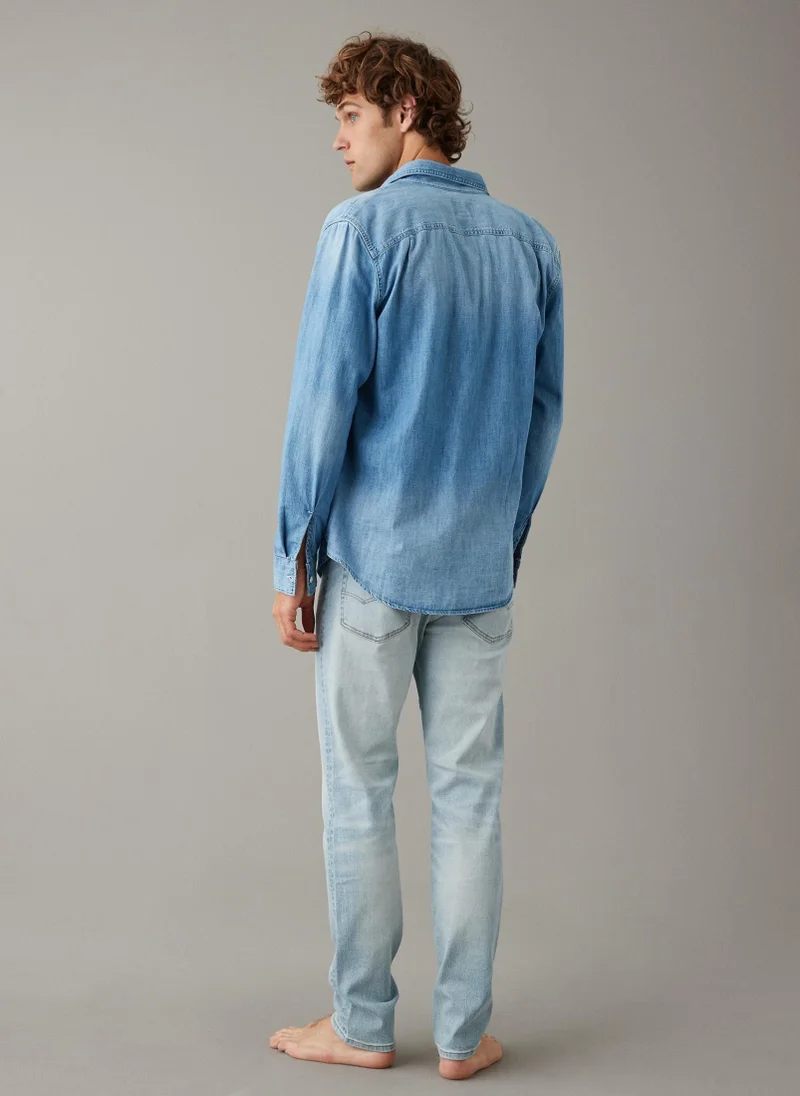 امريكان ايجل Light Wash Ultrasoft Athletic Regular Fit Jeans