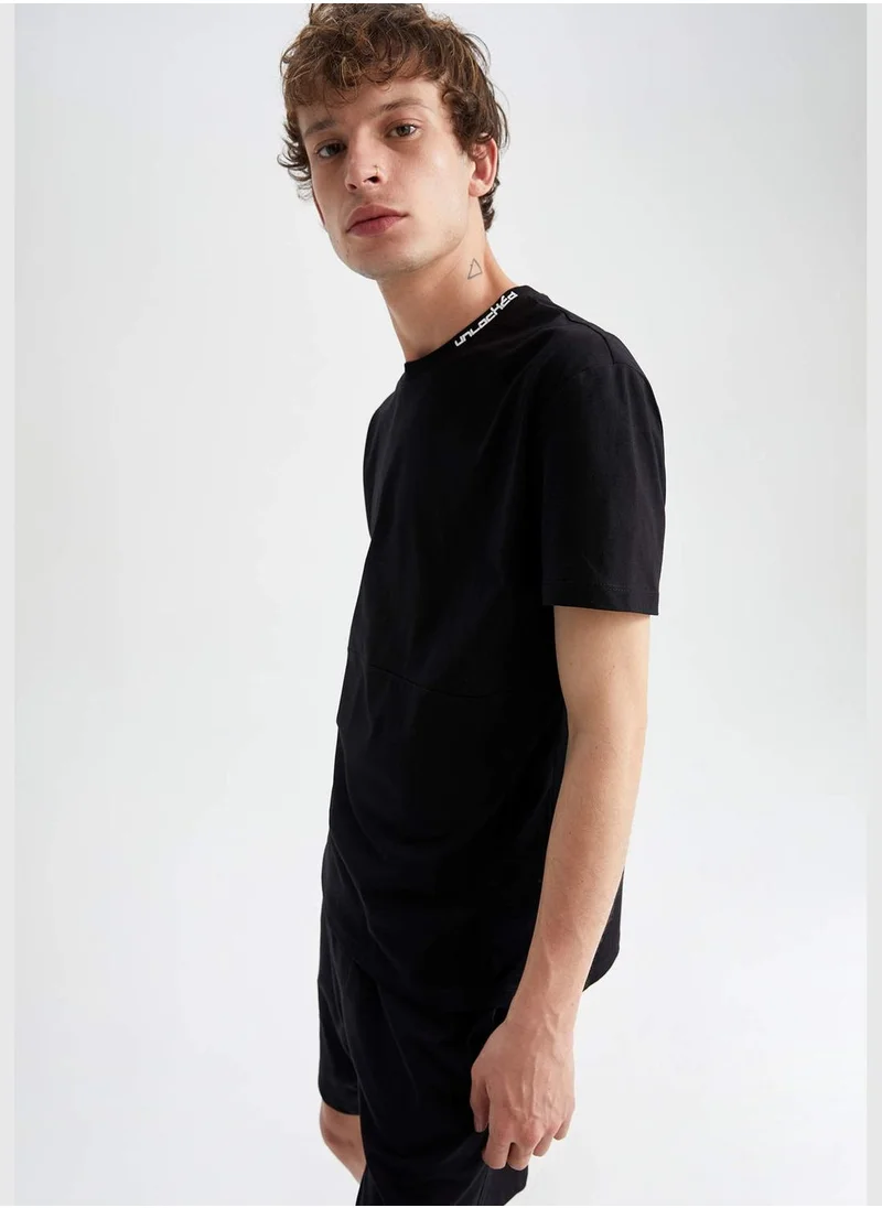 ديفاكتو Regular Fit T-Shirt