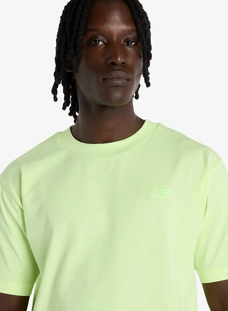 نيو بالانس تيشيرت بشعار ألعاب القوى