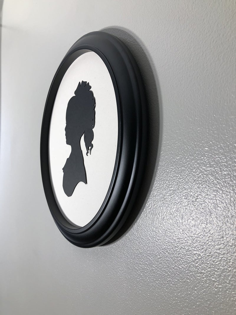 CUT ARTS Round Black 10" Picture Frame - Image 3