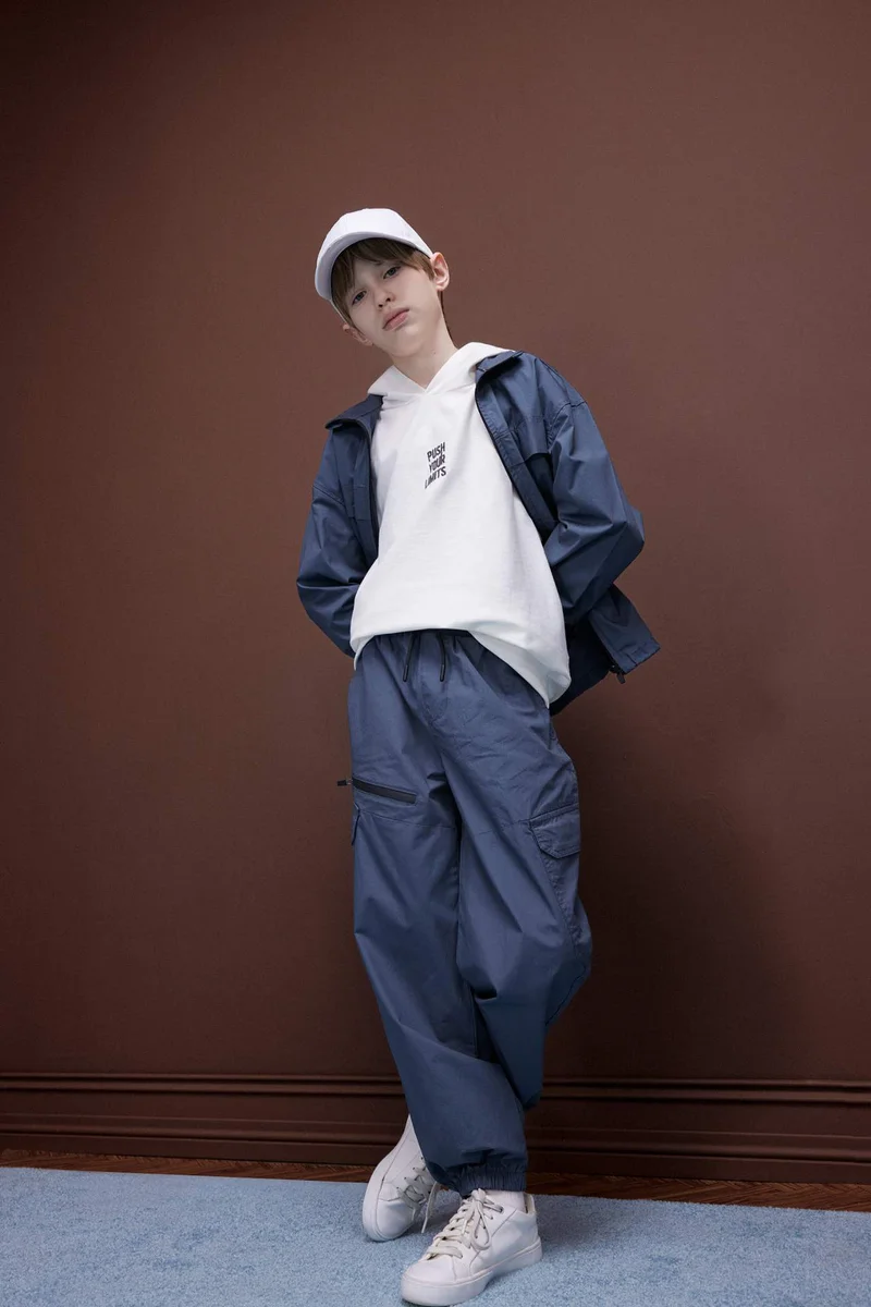 ديفاكتو Boy Oversize Fit Thin Fabric Embroidered Vest