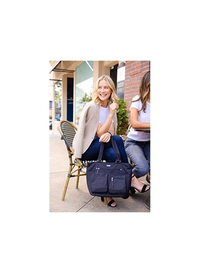 Baggallini حقيبة توت لأي يوم مع حزام معصم للهاتف بتقنية RFID، مقاس واحد - Image 2